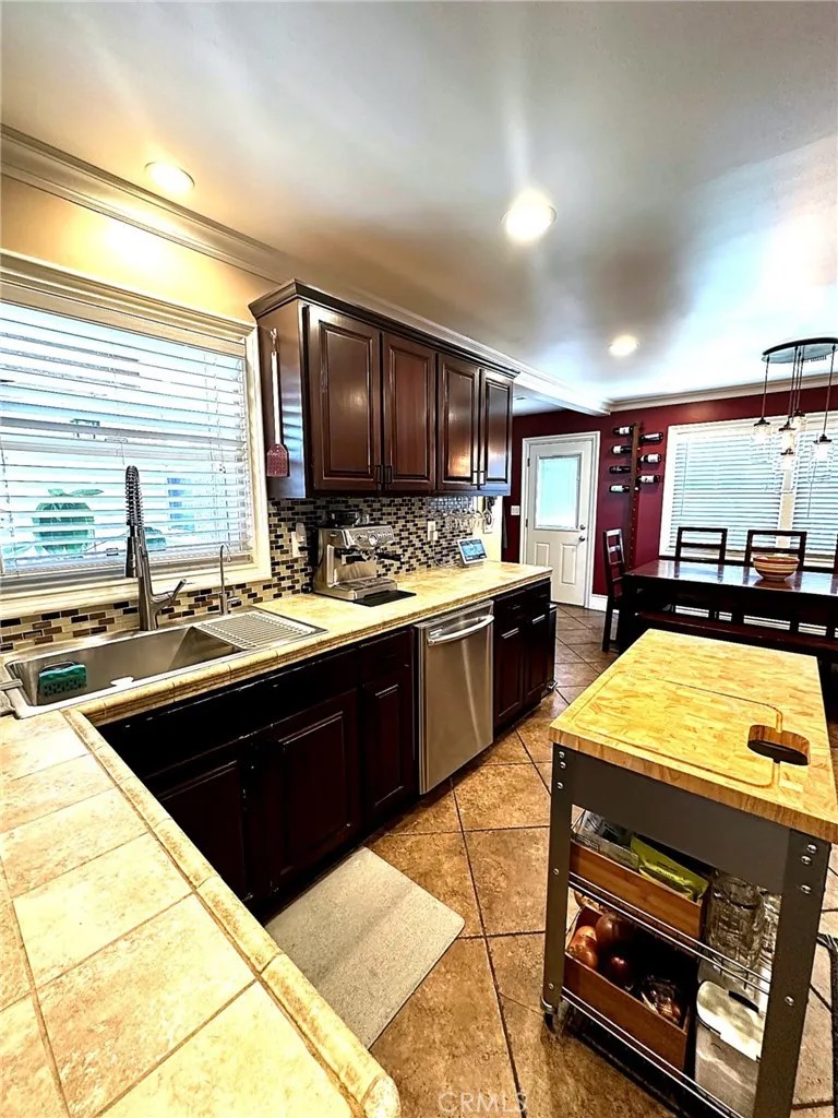 7035 Santa Anita Circle