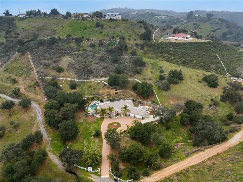 Photo of 26677 Avenida Del Oro, Temecula, CA 92590 (MLS # WS26070443)