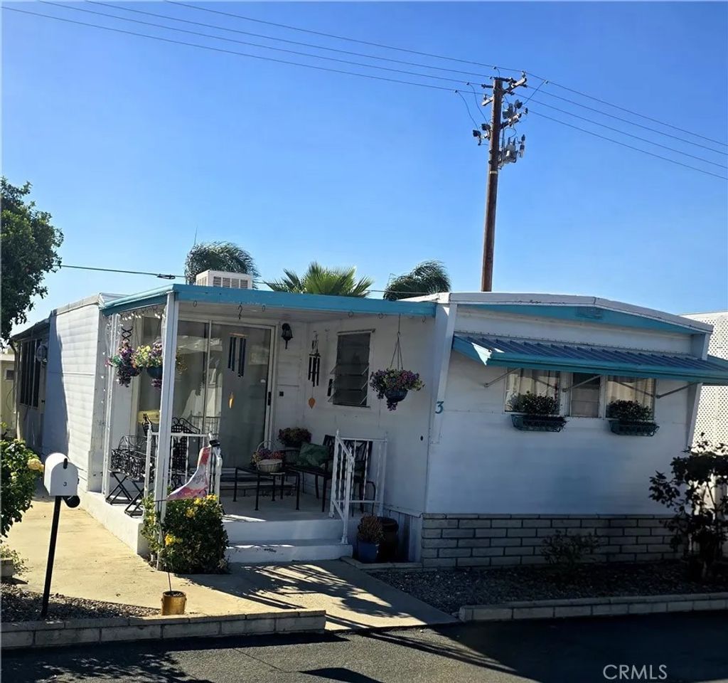 Photo of 880 N Lake St #3, Hemet, CA 92544 (MLS # SW26061232)