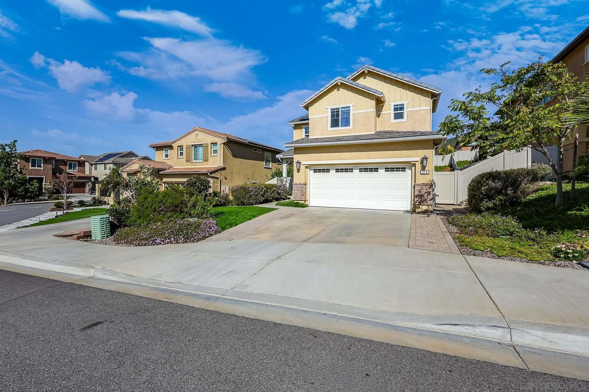 310 Falabella Ln