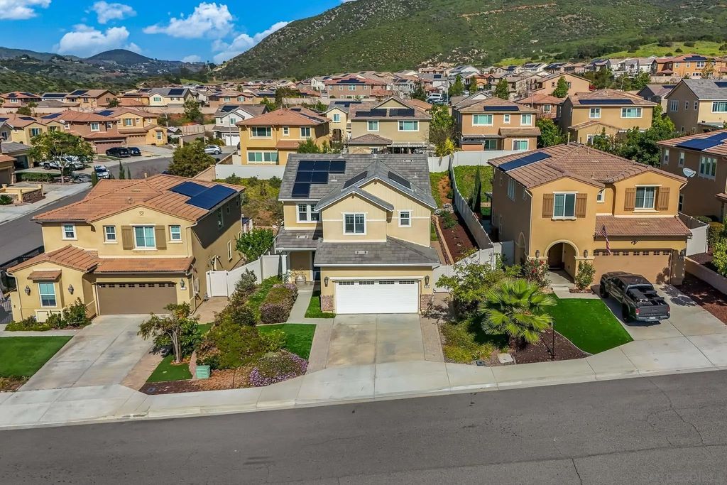 Photo of 310 Falabella Ln, Fallbrook, CA 92028 (MLS # 260011834)