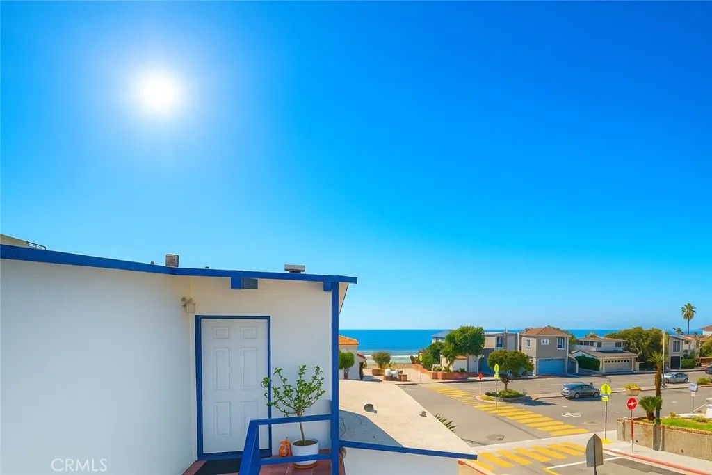 Photo of 2461 Palm Dr, Hermosa Beach, CA 90254 (MLS # SR25271254)