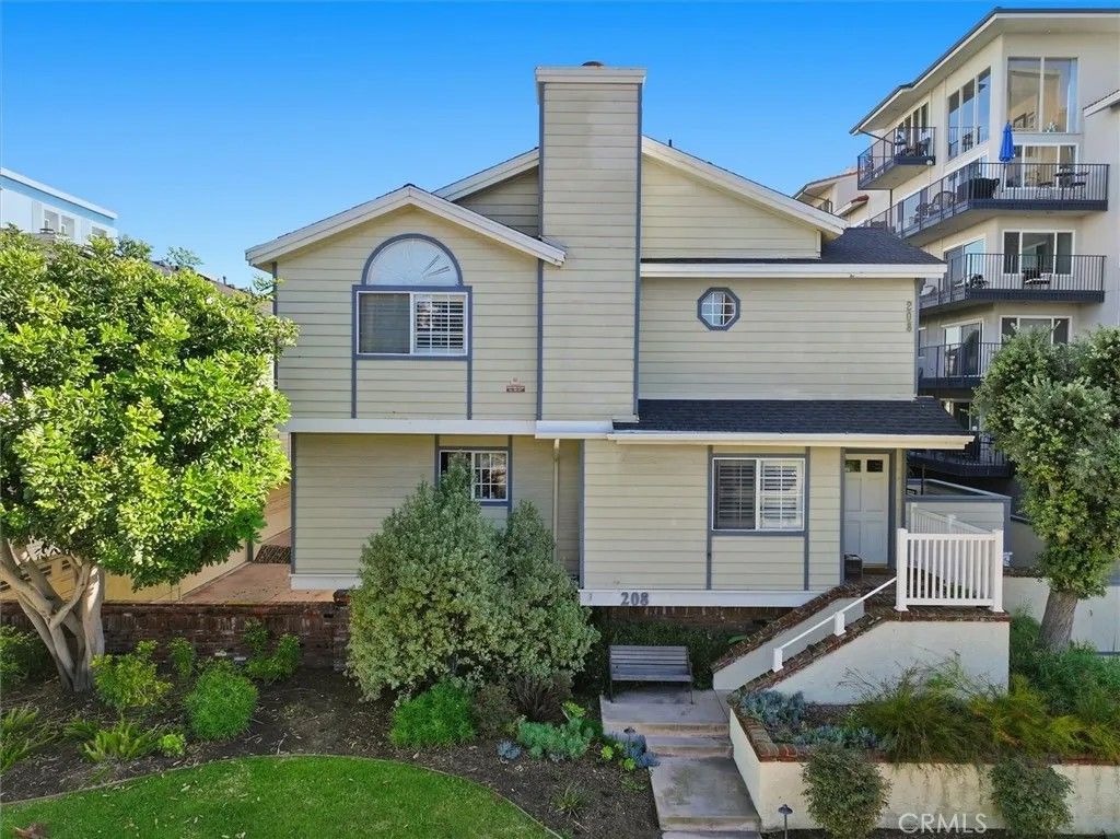 Photo of 208 S Catalina Avenue #C, Redondo Beach, CA 90277 (MLS # PV26012167)