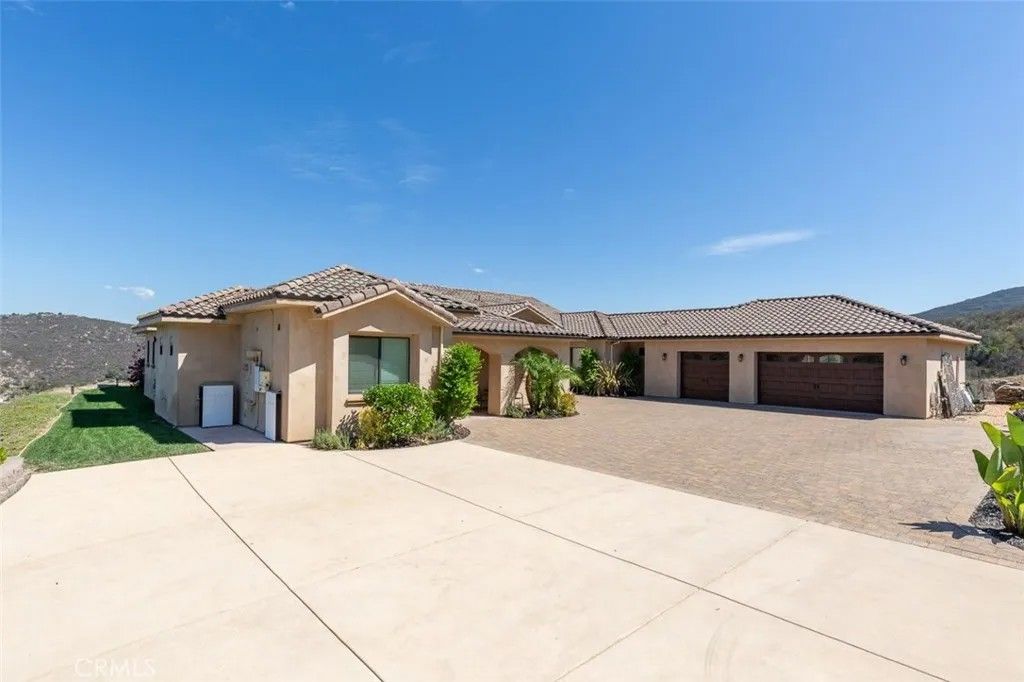 Photo of 2260 Panoramic Way, Vista, CA 92084 (MLS # OC25227826)