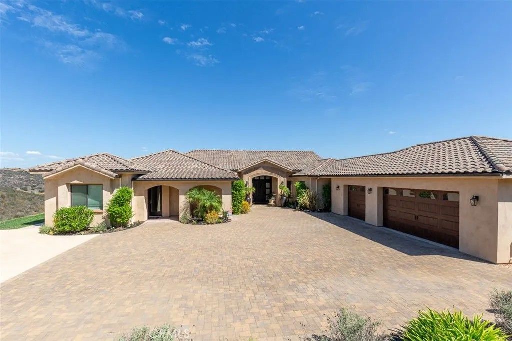 Photo of 2260 Panoramic Way, Vista, CA 92084 (MLS # OC25227826)