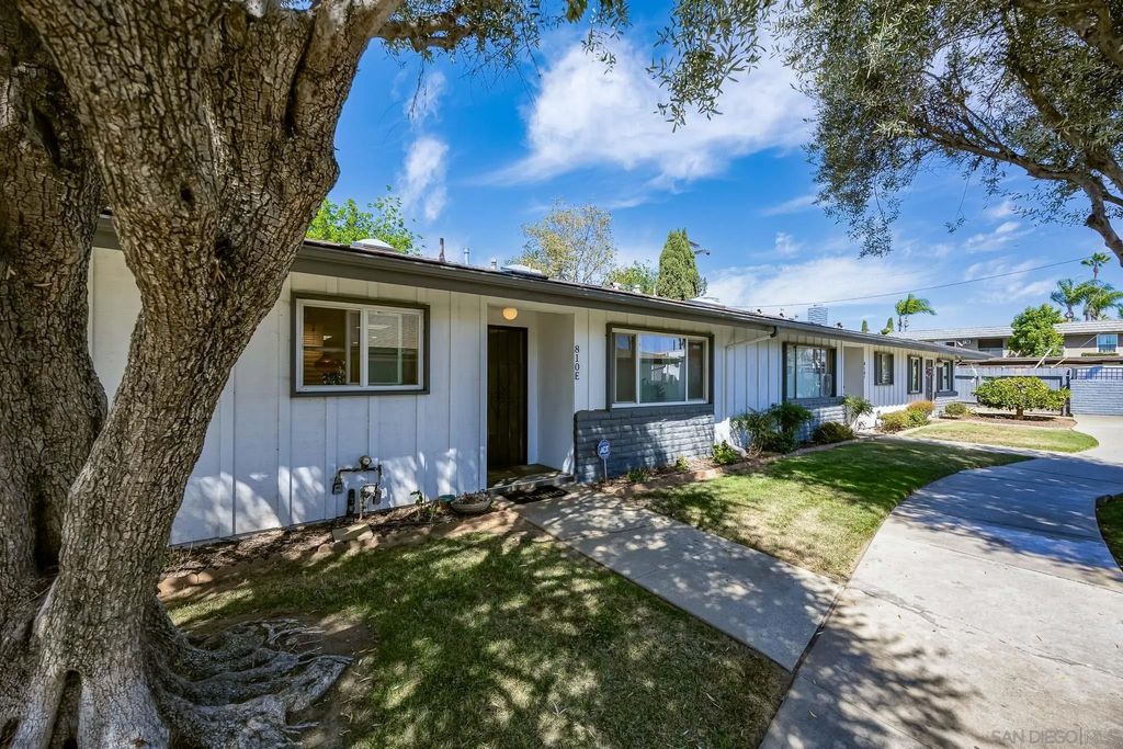 Photo of 810 E Washington Ave #Unit E, Escondido, CA 92025 (MLS # 250040740)