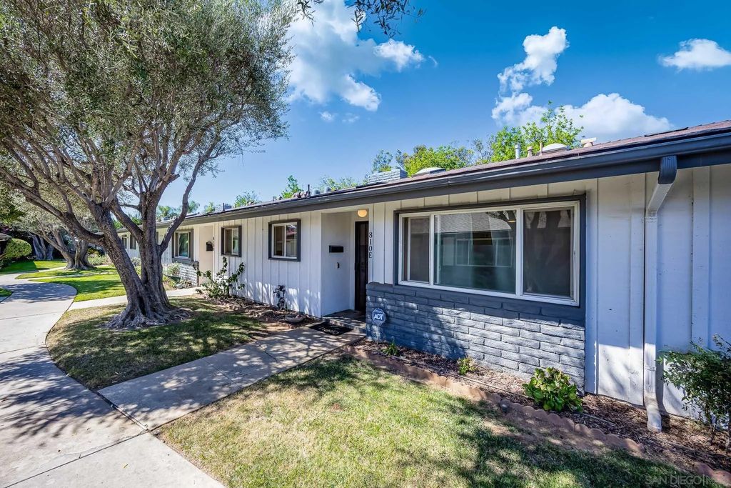 Photo of 810 E Washington Ave #Unit E, Escondido, CA 92025 (MLS # 250040740)