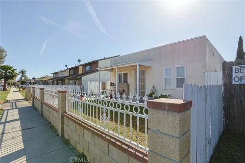 Tiny photo for 410 E 60th St, Long Beach, CA 90805 (MLS # PW26028551)