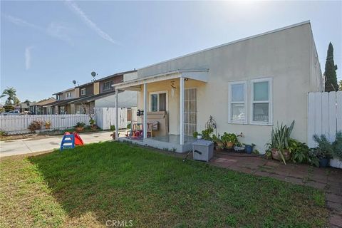 Tiny photo for 410 E 60th St, Long Beach, CA 90805 (MLS # PW26028551)
