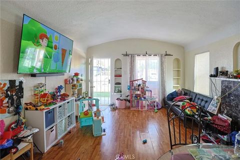 Tiny photo for 410 E 60th St, Long Beach, CA 90805 (MLS # PW26028551)