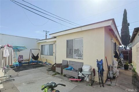 Tiny photo for 410 E 60th St, Long Beach, CA 90805 (MLS # PW26028551)