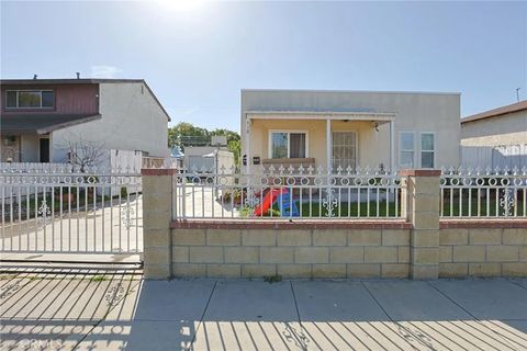 Photo of 410 E 60th St, Long Beach, CA 90805 (MLS # PW26028551)