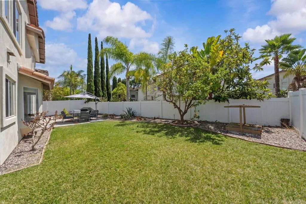 4557 Avenida Privado