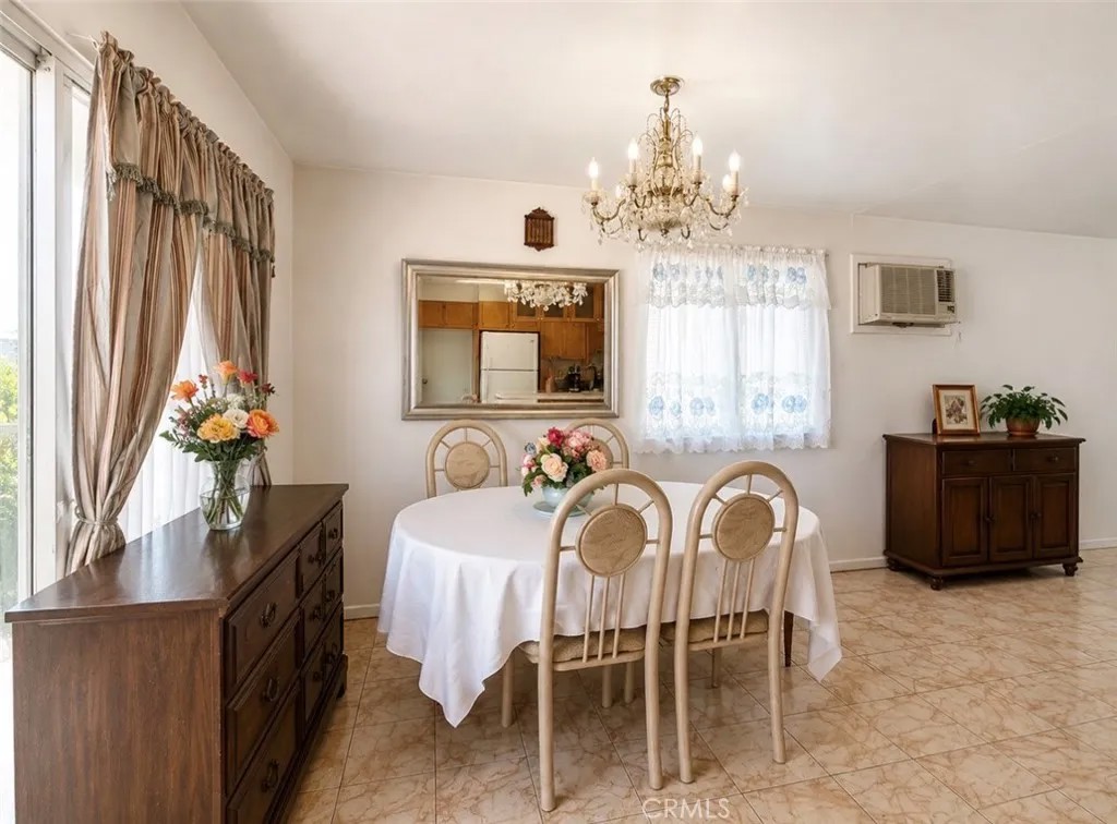 523 W 35th