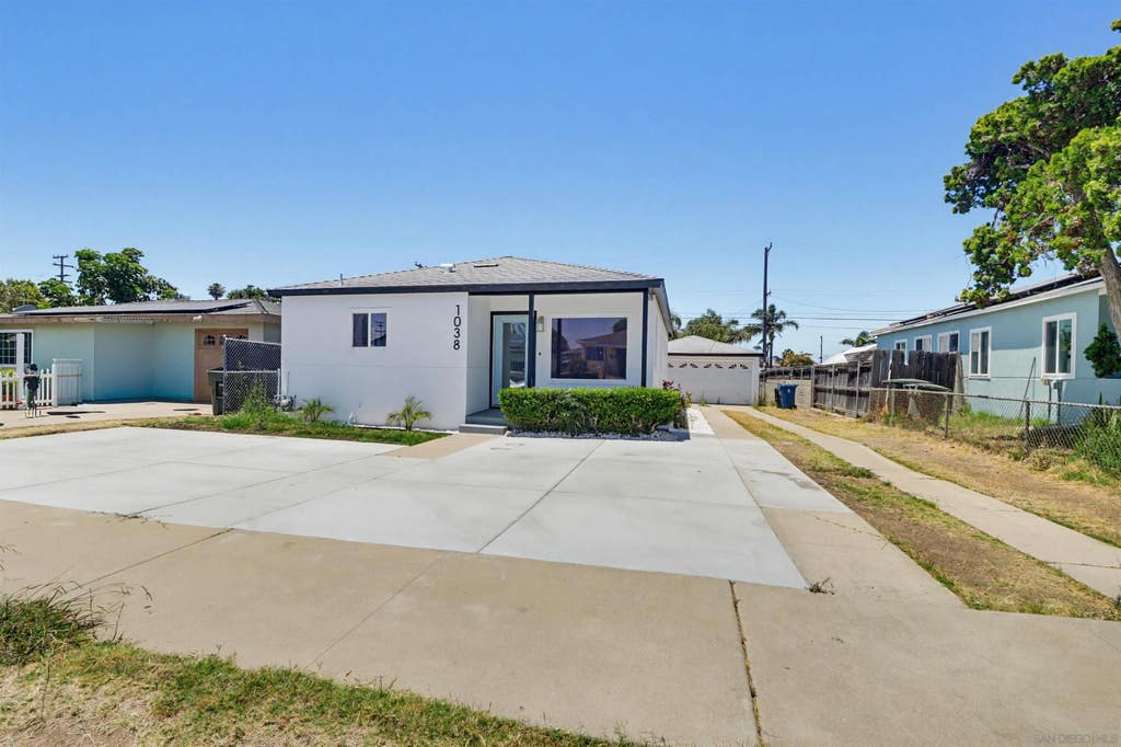 Photo of 1038 Oaklawn Ave, Chula Vista, CA 91911 (MLS # 260015949)
