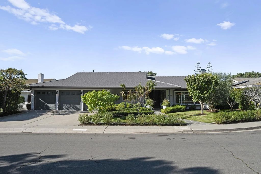 Photo of 8590 Cliffridge Ave, La Jolla, CA 92037 (MLS # 2601246)