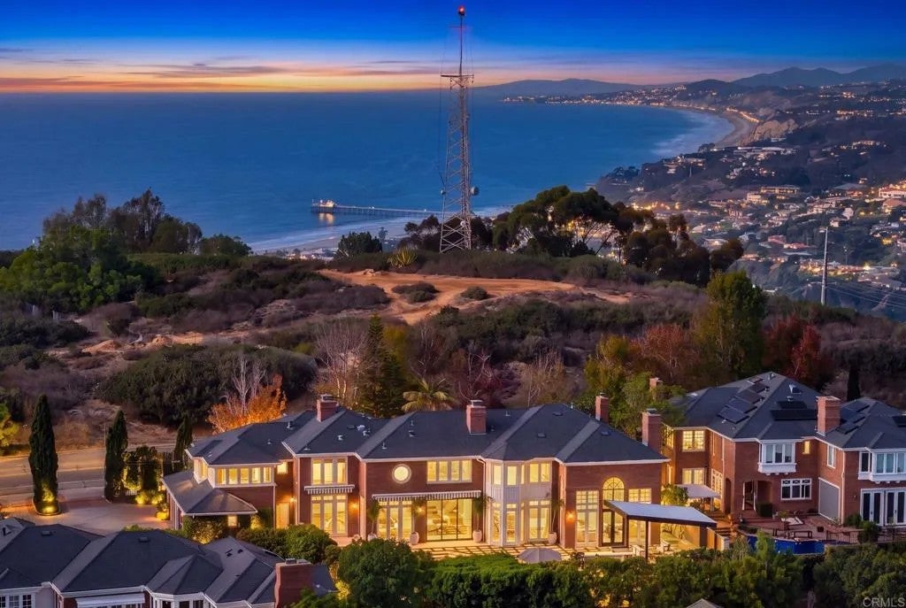 Photo of 6815 La Jolla Scenic Drive, La Jolla, CA 92037 (MLS # NDP2609478)