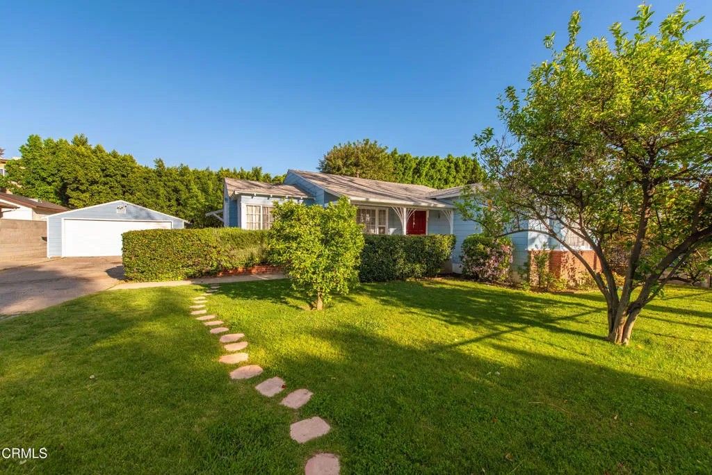 Photo of 6514 Mammoth Avenue, Valley Glen, CA 91401 (MLS # V1-36046)