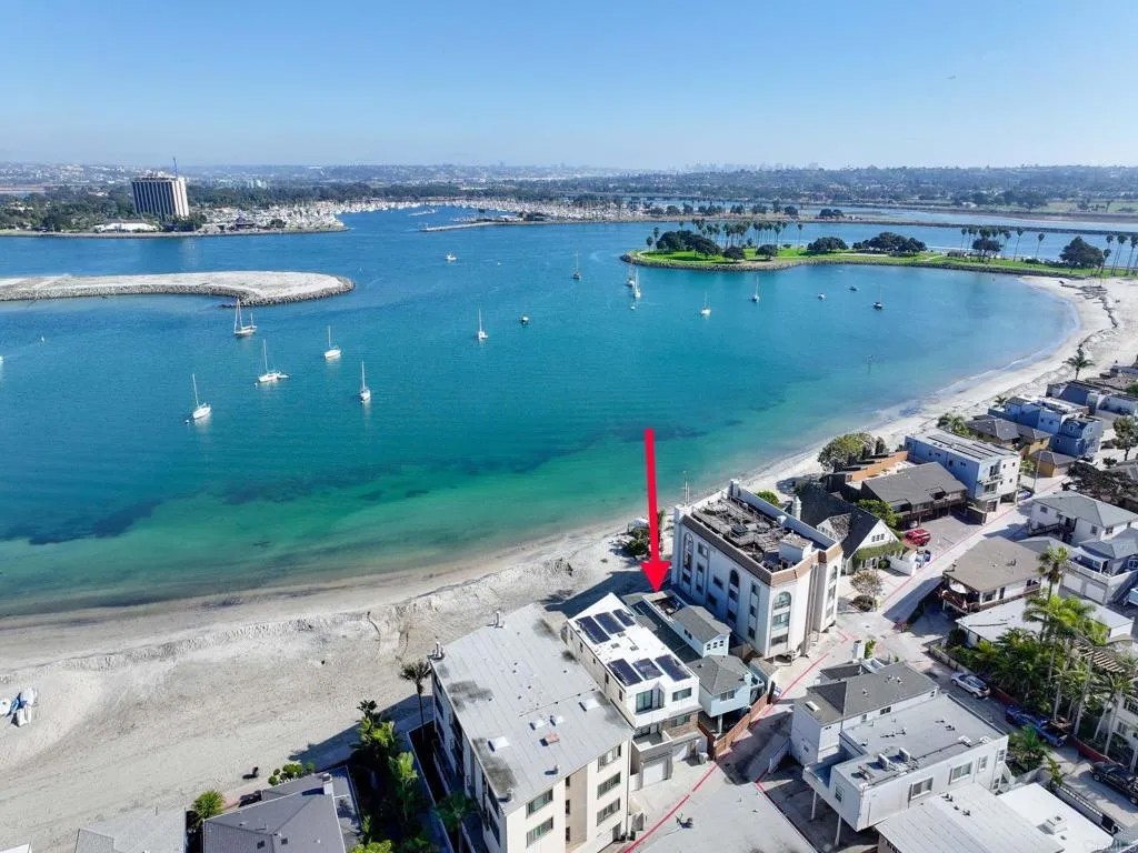 2812 Bayside Walk