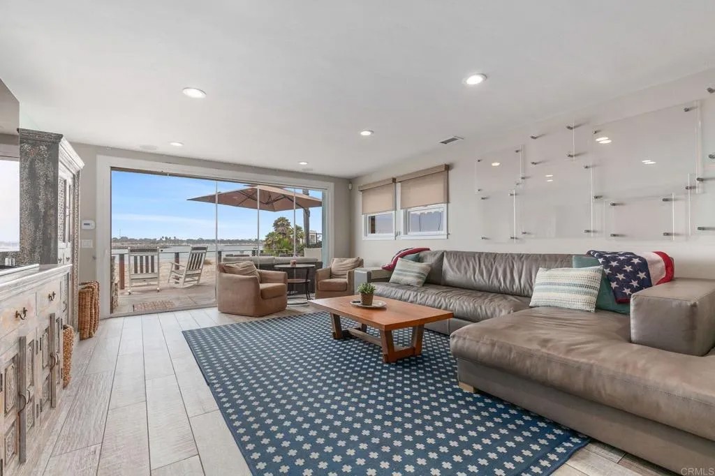 2812 Bayside Walk