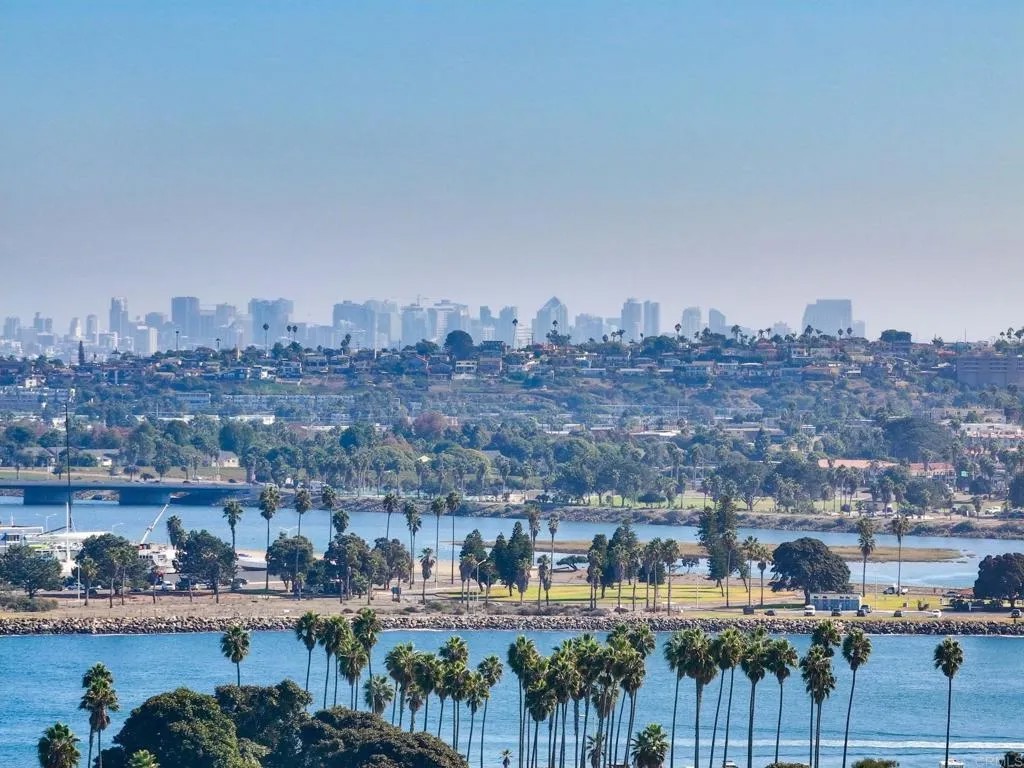 2812 Bayside Walk