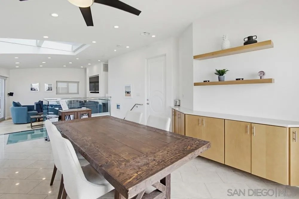 3786 Strandway 2