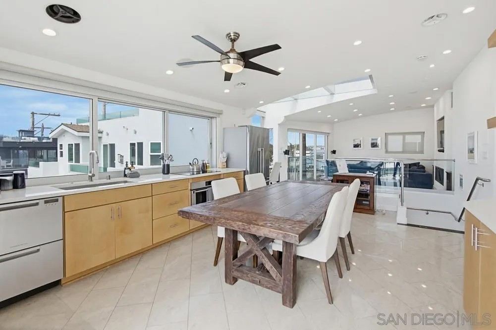 3786 Strandway 2
