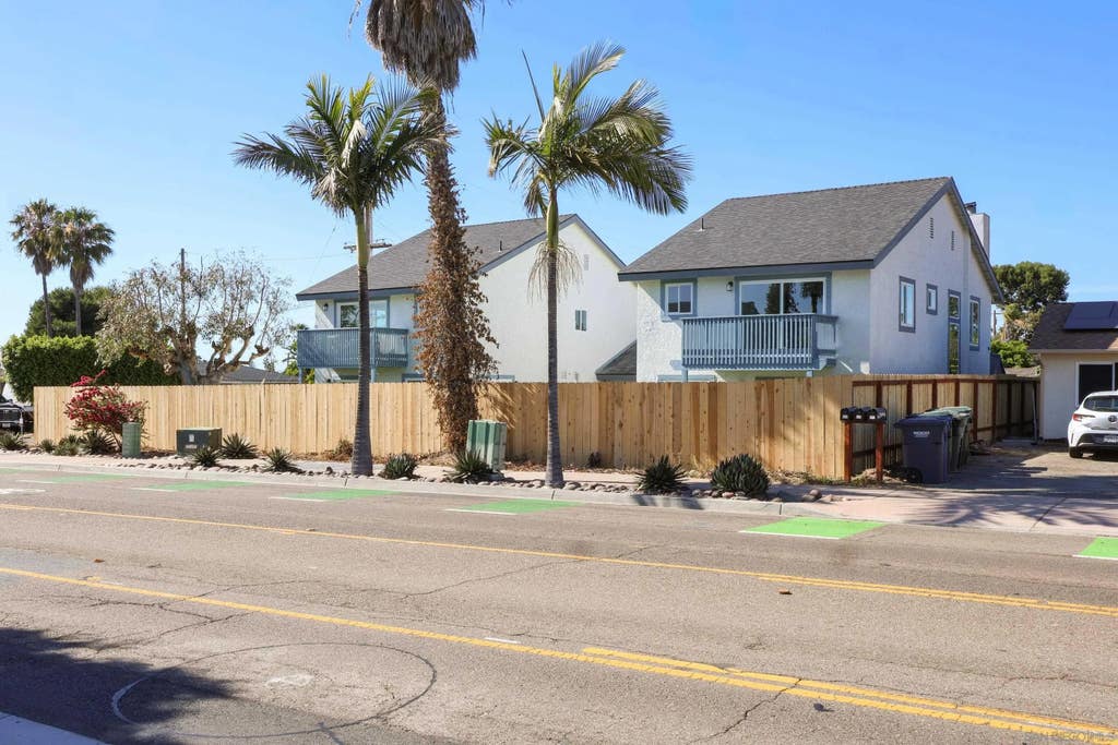 Photo of 658-660 Santa Fe Dr, Encinitas, CA 92024 (MLS # 260018858)