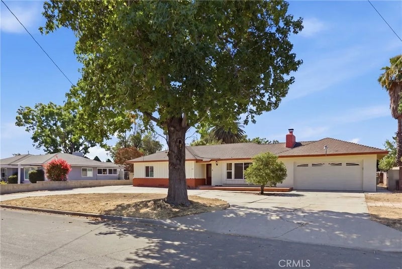 371 E Mariposa Drive
