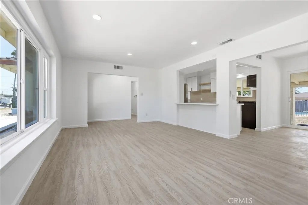 371 E Mariposa Drive