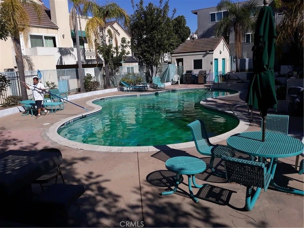 Photo of 435 E Tamarack Ave, Inglewood, CA 90301 (MLS # TR25277457)