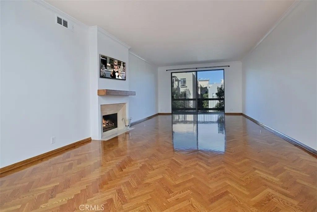 Photo of 11560 Moorpark St #203, Studio City, CA 91602 (MLS # SR26077970)