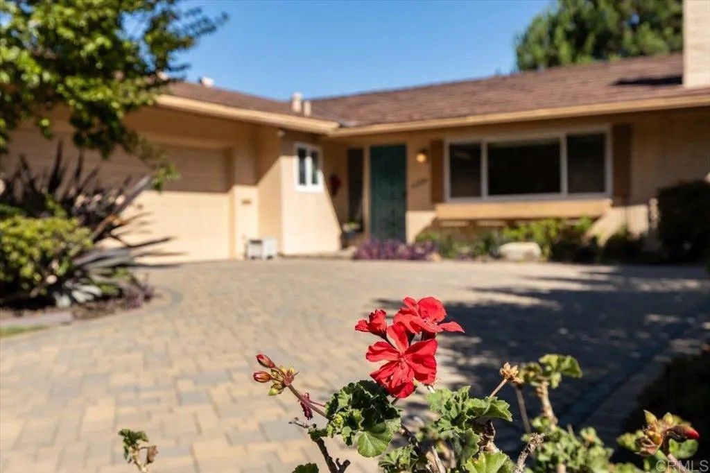 Photo of 1230 Portola Avenue, Escondido, CA 92026 (MLS # NDP2509609)