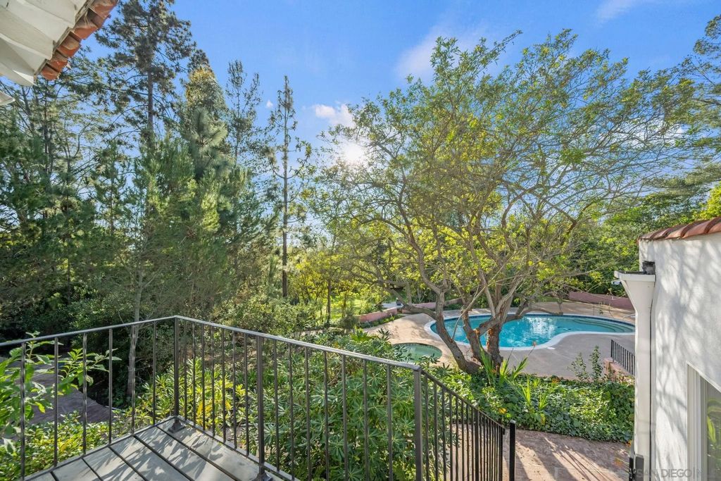 Photo of 6141 Lago Lindo, Rancho Santa Fe, CA 92067 (MLS # 260006317)