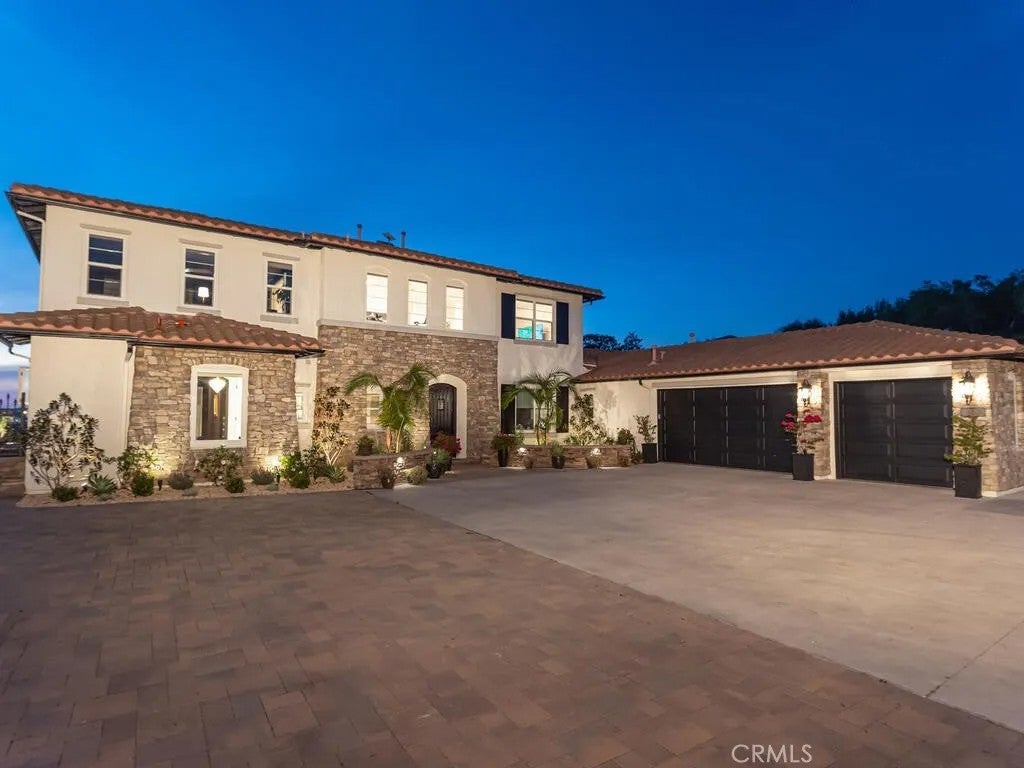 1210 Clos Duval