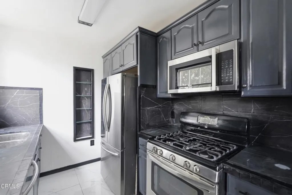 525 E Maple Street 2