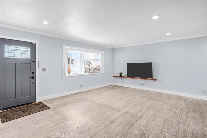 3426 S Hedgerow