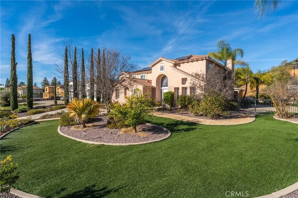 Photo of 952 Creek View, Redlands, CA 92373 (MLS # IG26010464)