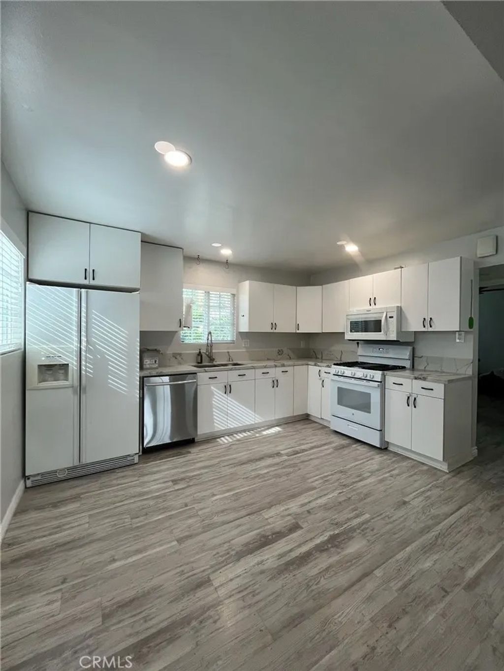 Photo of 25240 Everett Dr, Newhall, CA 91321 (MLS # GD26017796)