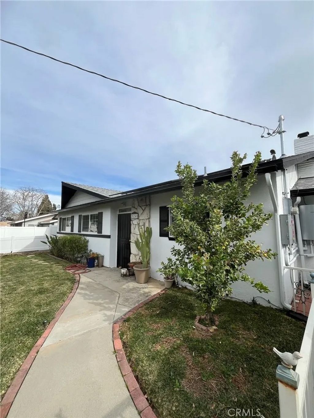 Photo of 25240 Everett Dr, Newhall, CA 91321 (MLS # GD26017796)