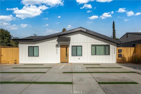 Photo of 15331 Lemay Street, Van Nuys, CA 91406 (MLS # DW26210804)