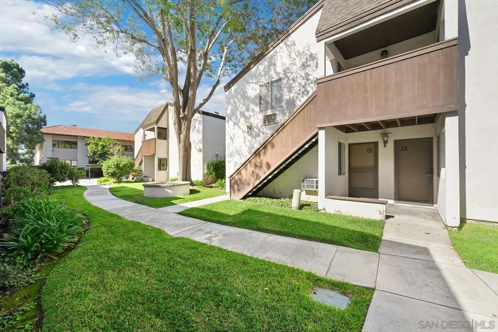 Photo for 1361 Caminito Gabaldon #F, San Diego, CA 92108 (MLS # 250042527)