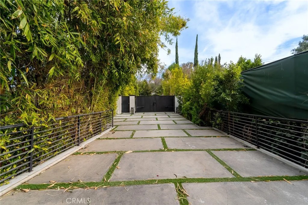 4653 Vanalden Avenue