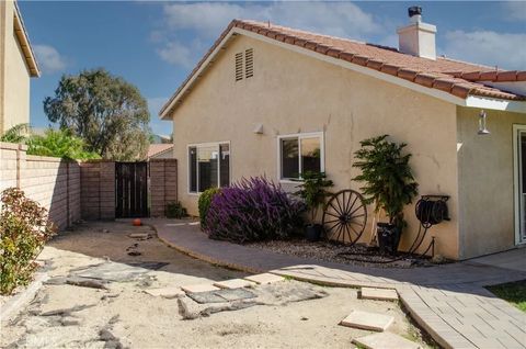 Tiny photo for 19727 Skyview Court, Canyon Country, CA 91351 (MLS # SR25258298)