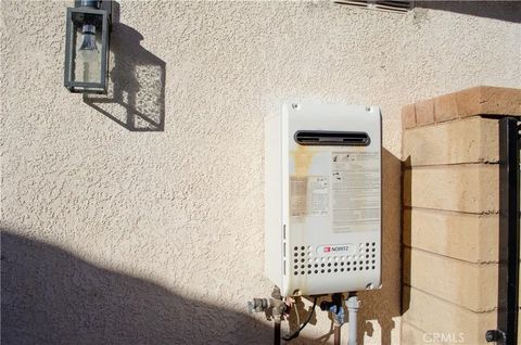 Tiny photo for 19727 Skyview Court, Canyon Country, CA 91351 (MLS # SR25258298)