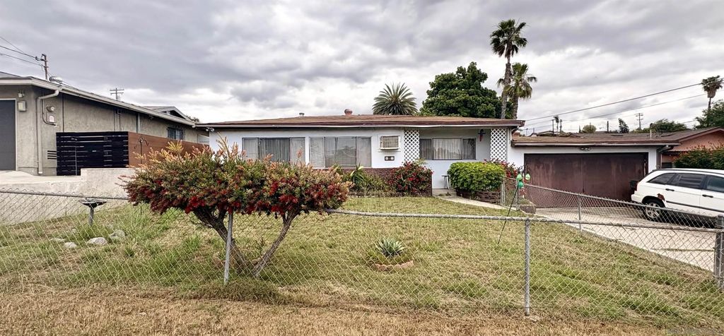 Photo of 653 Felicita Ave, Spring Valley, CA 91977 (MLS # 260010052)