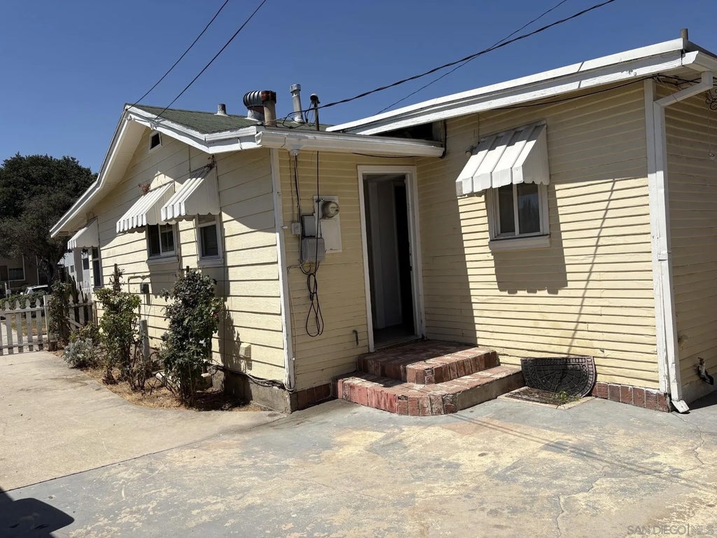 Photo of 1144 Thompson Ave, Glendale, CA 91201 (MLS # 260023018)