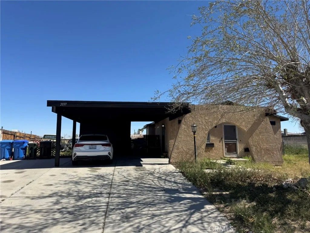 Photo of 2037 Sequoia Dr, Barstow, CA 92311 (MLS # OC26051904)