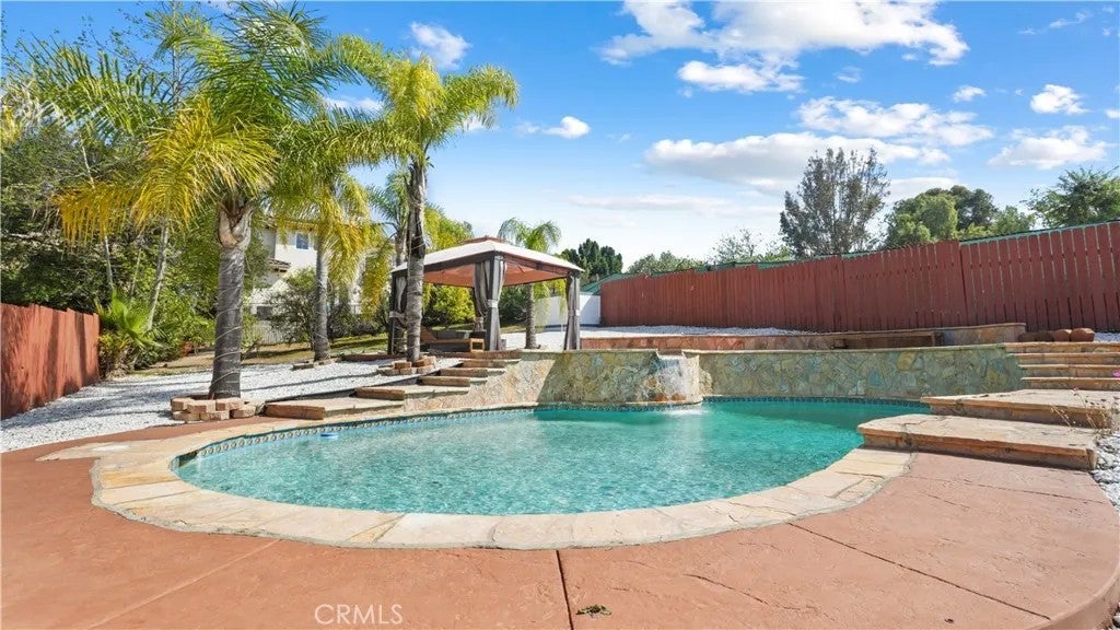 5128 Avenida Hacienda