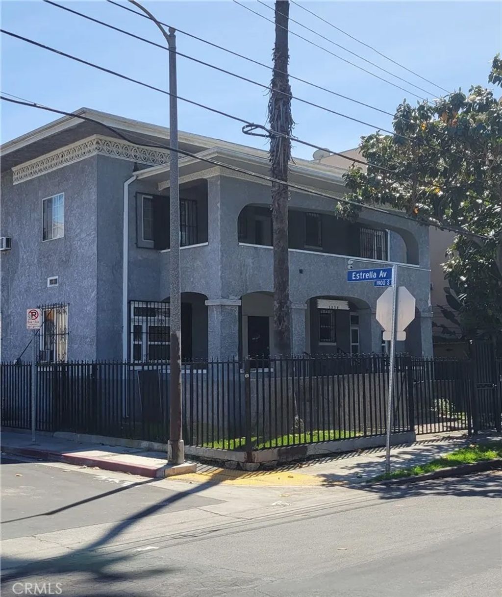 Photo of 1938 Bonsallo Avenue #101, Los Angeles, CA 90007 (MLS # PW26073020)